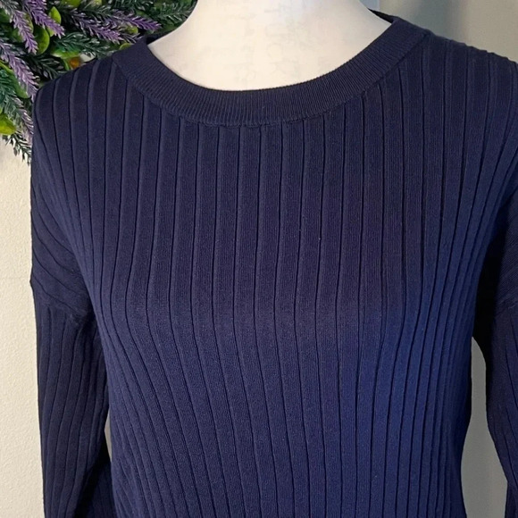 Zara long sleeve crewneck cableknit sweater navy blue, split seam on the sides. - Picture 1 of 8
